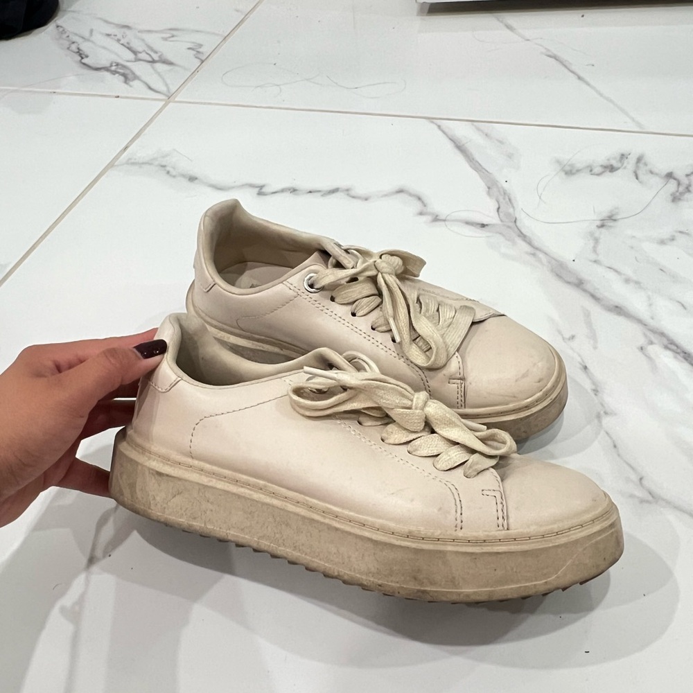 Steve Madden Women's Cream Sneakers